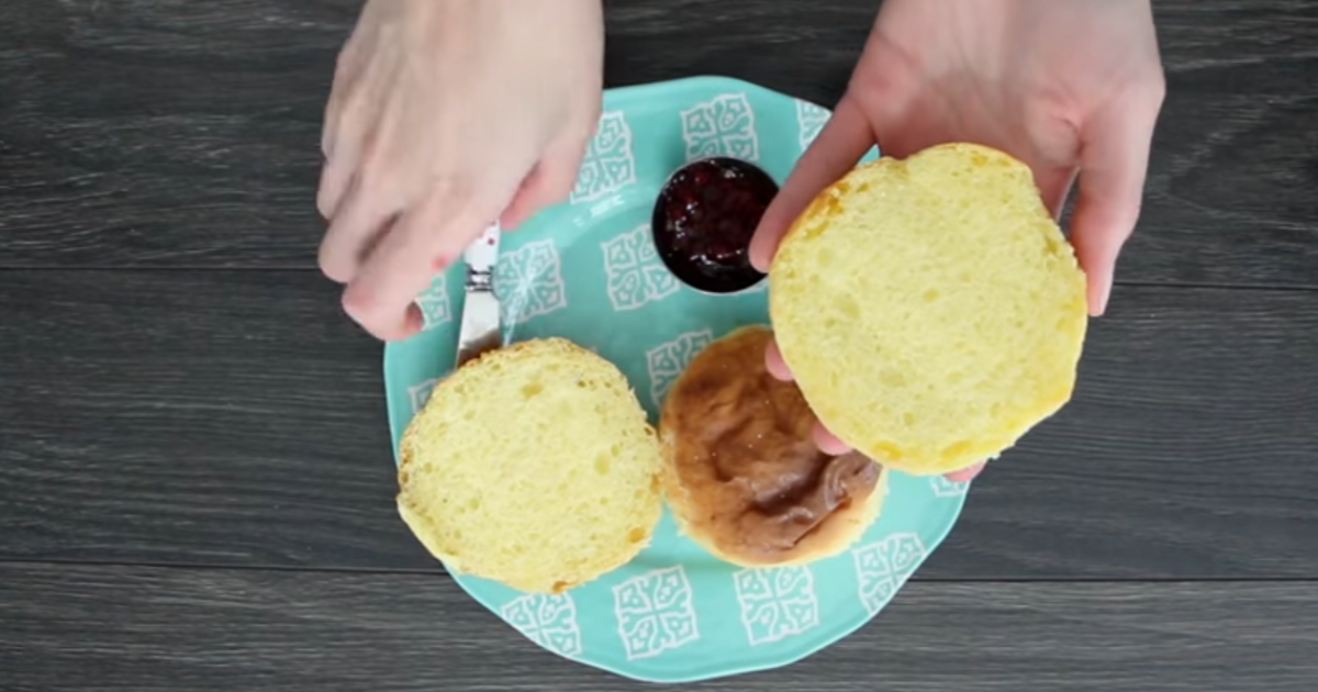 Descubra como fazer um delicioso pão de microondas em minutos. Uma receita rápida e prática para quem busca sabor e praticidade no dia a dia.