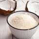Descubra como fazer farinha low carb em casa com receitas simples de coco, linhaça e amendoim. Transforme sua dieta de forma saudável e econômica!